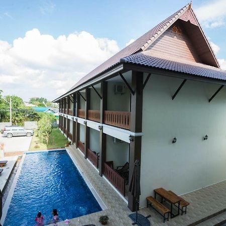 Sriananpura Hotell Chiang Mai Exteriör bild