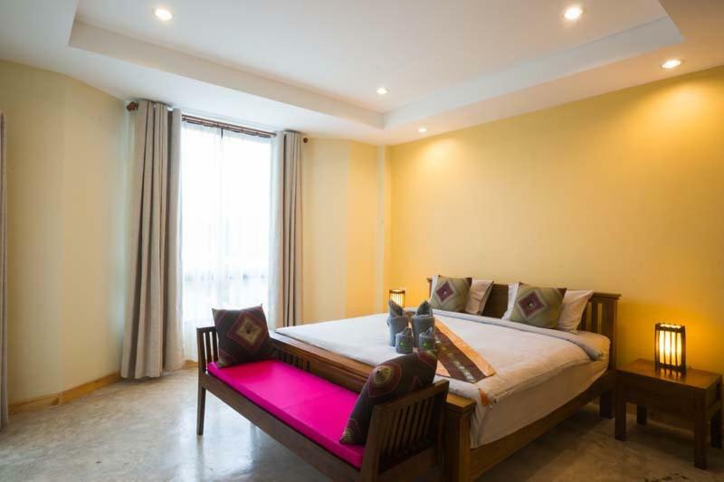 Sriananpura Hotell Chiang Mai Exteriör bild