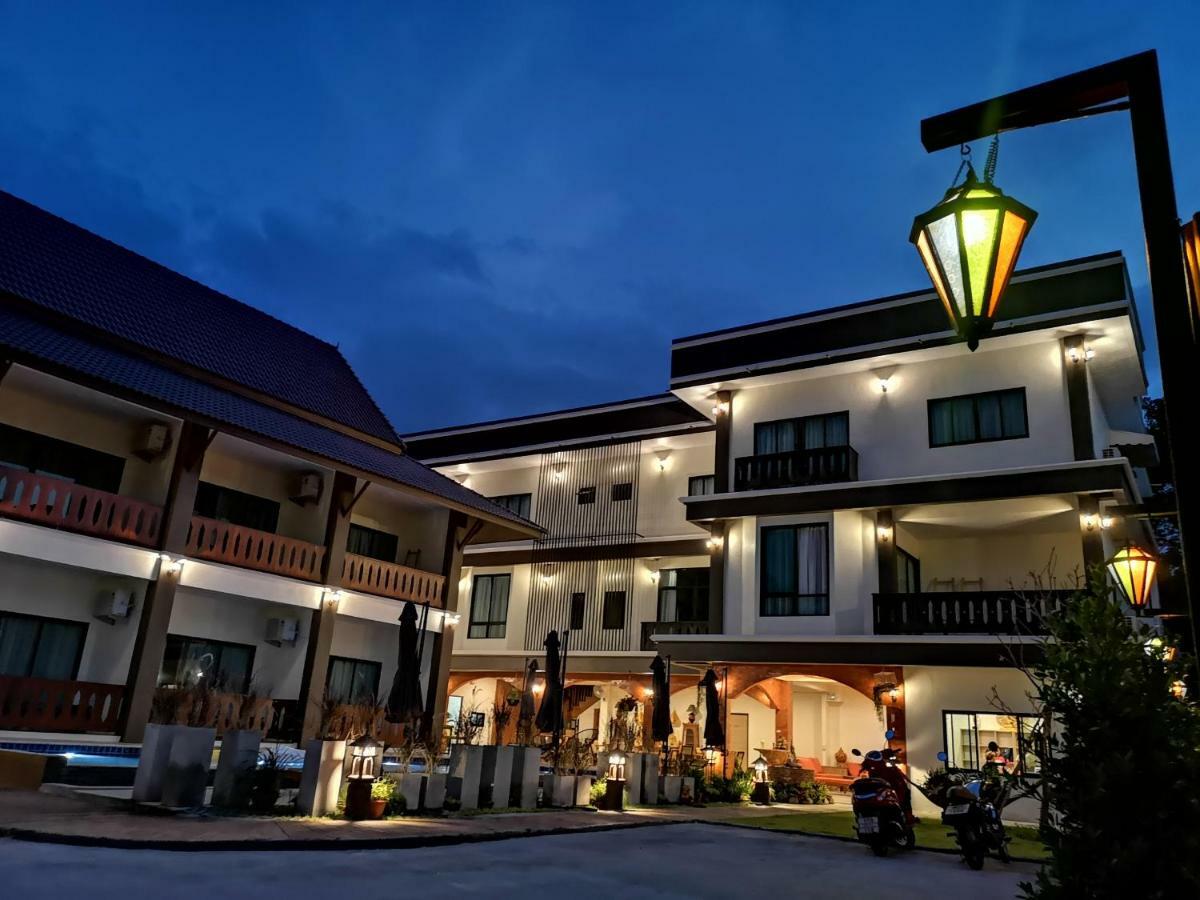 Sriananpura Hotell Chiang Mai Exteriör bild