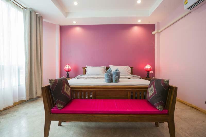 Sriananpura Hotell Chiang Mai Exteriör bild