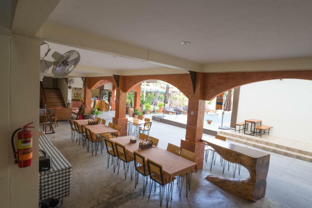 Sriananpura Hotell Chiang Mai Exteriör bild