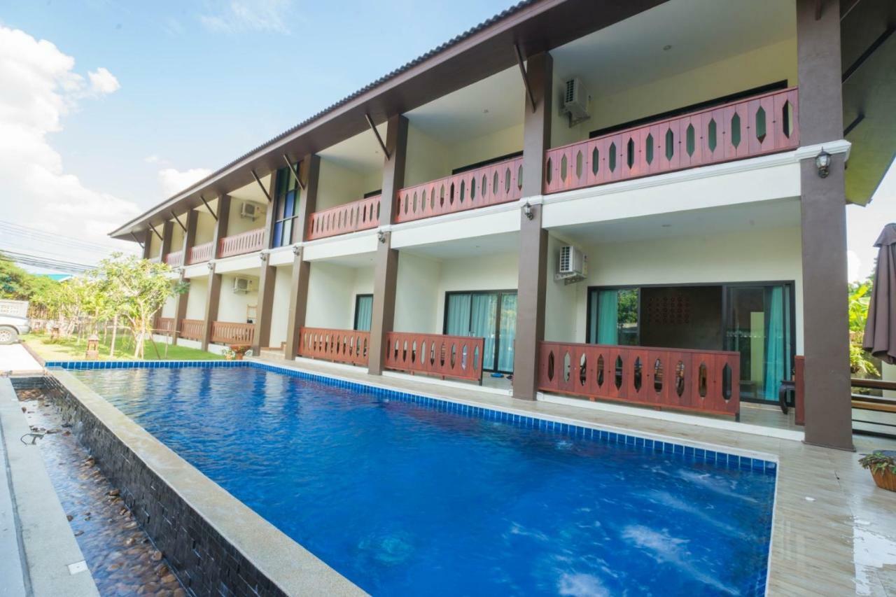 Sriananpura Hotell Chiang Mai Exteriör bild