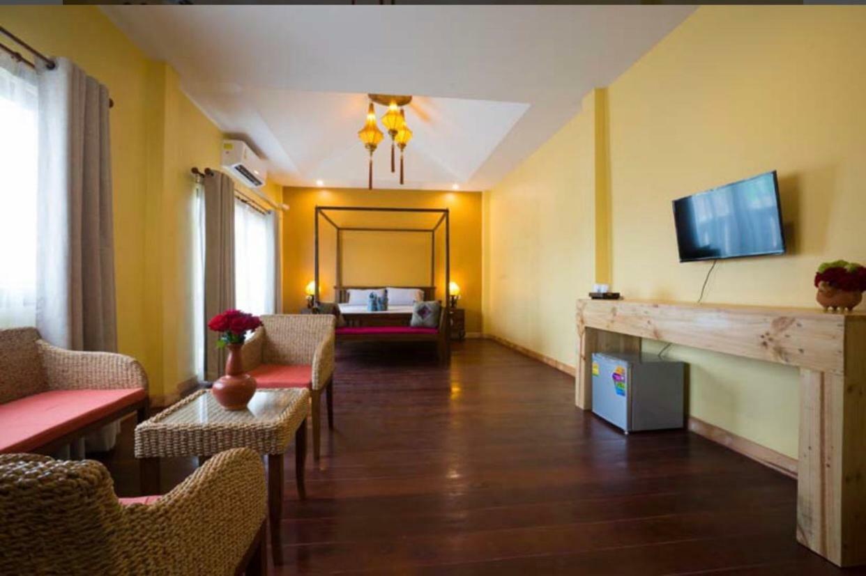 Sriananpura Hotell Chiang Mai Exteriör bild