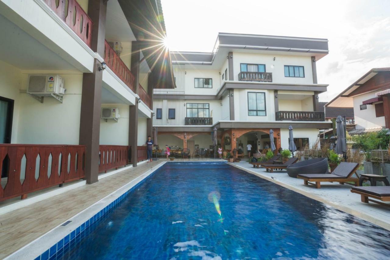 Sriananpura Hotell Chiang Mai Exteriör bild